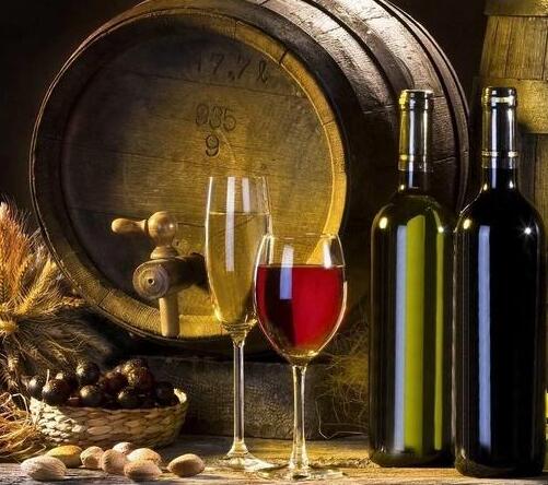 葡萄酒与红酒的区别是什么
